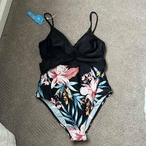 Brand new Cupshe one piece bathing suit-Medium